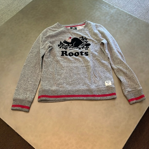 GIRLS ROOTS CHRISTMAS SWEATSHIRT - Picture 1 of 6